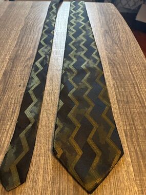 Murano Black and Olive Zigzag Silk Tie
